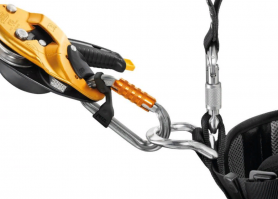 Карабин PETZL  AM'D TRIACT-LOCK